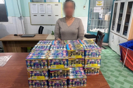 TP. HCM: Bắt giữ người phụ nữ vận chuyển 67 kg pháo nổ trái phép