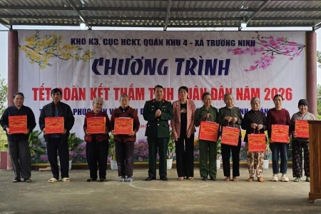 Quảng Trị: Trao quà Tết cho các hoàn cảnh khó khăn tại xã Trường Ninh