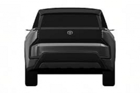 Toyota gây tò mò với hình ảnh xe gầm cao bí ẩn sắp ra mắt