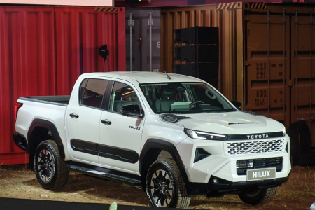 Toyota Hilux 2026: Lột xác toàn diện và chiến lược giá "mềm" thách thức đối thủ