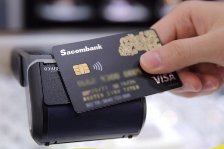 Người dùng thẻ tín dụng chú ý: Loạt ngân hàng lớn tăng mạnh lãi suất