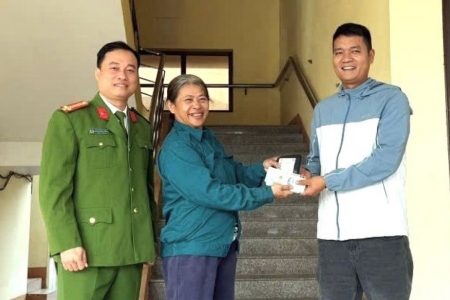 Quảng Trị: Nhặt được gần 26 triệu đồng, một phụ nữ nhờ Công an tìm người trả lại