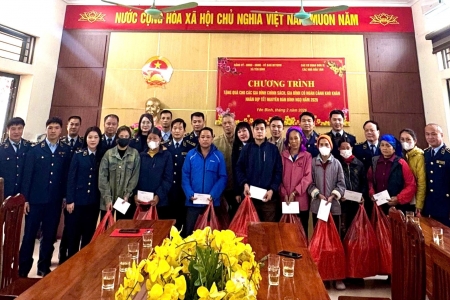 Chi cục Quản lý thị trường Lạng Sơn tổ chức Hành trình “Xuân Yêu thương” tại xã Yên Bình