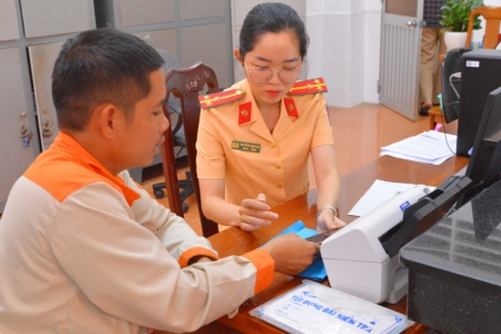 Cà Mau giải quyết cấp, đổi giấy phép lái xe trong ngày, phục vụ cao điểm dịp Tết 2026