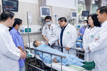 Thủ tướng: Phát huy vai trò các bệnh viện tuyến cuối 'giành giật sự sống, là hy vọng lớn nhất của người bệnh'
