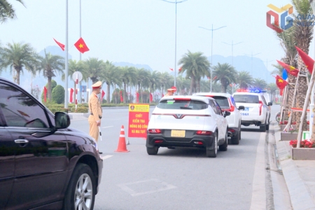 Cảnh sát giao thông Quảng Ninh đồng loạt ra quân xử lý vi phạm nồng độ cồn