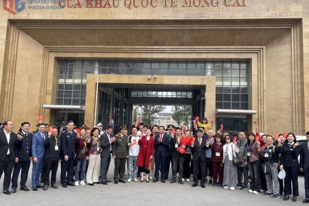 Trên 1,1 triệu lượt du khách đến Quảng Ninh trong 8 ngày nghỉ Tết Nguyên đán Bính Ngọ