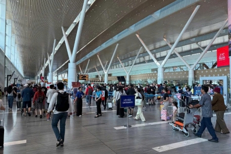 Lưu lượng hành khách tăng cao sau kỳ nghỉ, các chuyến bay hoạt động nhộn nhịp