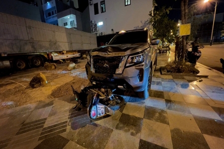 Xe ô tô kéo lê xe máy trong đêm tại Lâm Đồng, một người tử vong