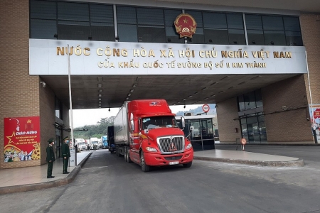 Hải quan cửa khẩu quốc tế Lào Cai: Làm thủ tục cho gần 100 doanh nghiệp trong dịp Tết
