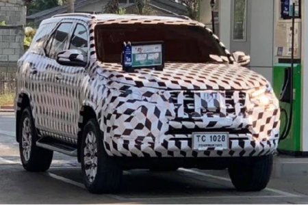 Toyota Fortuner thế hệ mới lột xác diện mạo và công nghệ để quyết đấu Ford Everest