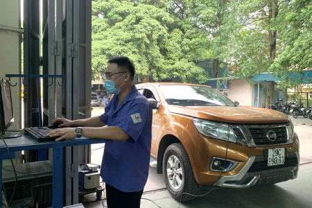 Từ 1/3/2026, đăng kiểm ô tô ghi rõ mức khí thải trên tem: Xe đời cũ chịu siết chặt