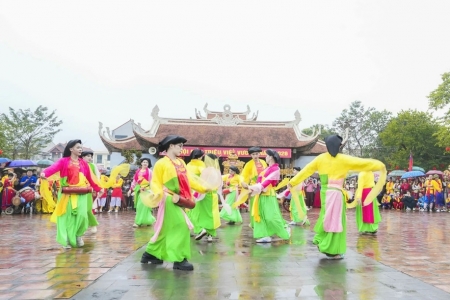 Hưng Yên: Lễ hội Đền thờ Triệu Việt Vương thu hút nhiều du khách