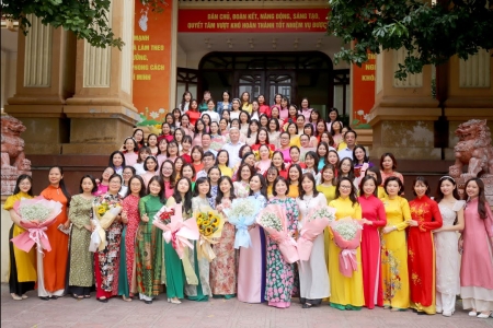 Lan tỏa “Tháng Áo dài Hà Nội”: Phụ nữ Nghĩa Đô hưởng ứng mặc áo dài đi bầu cử