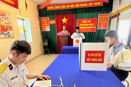 Hoàn thành bầu cử sớm trên nhà giàn DK1/9, bãi cạn Ba Kè