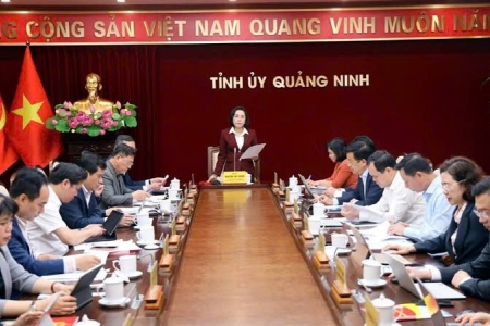 Phó Chủ tịch Quốc hội Nguyễn Thị Thanh kiểm tra công tác bầu cử tại Quảng Ninh