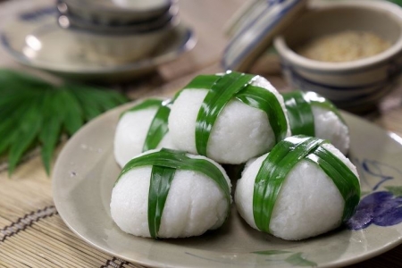 Cơm nắm lá cọ: Món ăn dân dã của người Phù Ninh