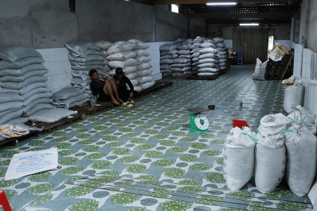 Kiểm tra cửa hàng vật tư nông nghiệp, thu giữ hàng chục tấn phân bón không phép