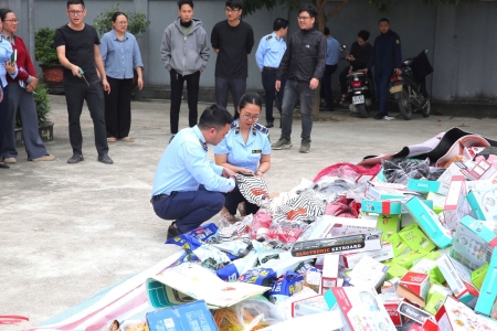 Ninh Bình tiêu hủy lô hàng hóa vi phạm trị giá gần 400 triệu đồng