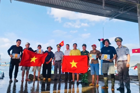 Tuyên truyền chống khai thác hải sản bất hợp pháp cho ngư dân