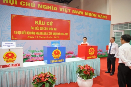 Cử tri TP. Hồ Chí Minh nô nức tham gia ngày hội non song