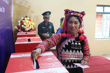 Hơn 99% cử tri tỉnh Điện Biên đã hoàn thành bỏ phiếu bầu đại biểu Quốc hội và Hội đồng nhân dân các cấp