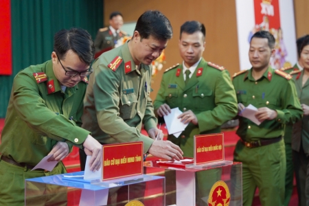 Cao Bằng: 100% cán bộ, chiến sĩ lực lượng vũ trang hoàn thành bỏ phiếu bầu cử