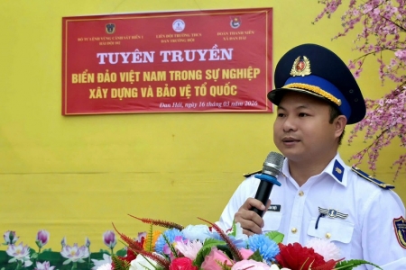 Hải đội 102 tuyên truyền biển đảo cho hơn 1.000 giáo viên, học sinh