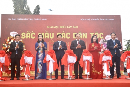 Khai mạc triển lãm ảnh “Sắc màu các dân tộc Việt Nam”