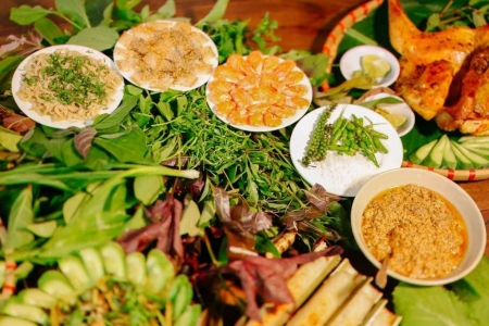 Hương vị rừng xanh trong từng cuốn gỏi lá Kon Tum