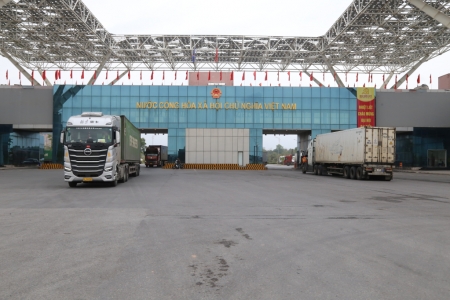 Kim ngạch xuất nhập khẩu qua các cửa khẩu, lối mở khu vực Móng Cái đạt hơn 3,3 tỷ USD