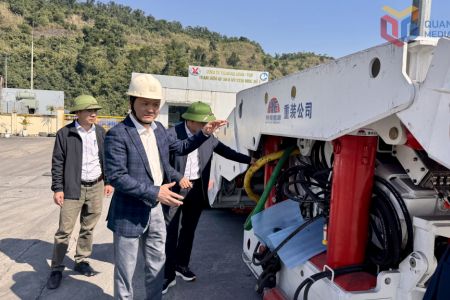 Đẩy nhanh tiến độ lắp đặt lò chợ cơ giới hóa hạng trung ở Than Hạ Long
