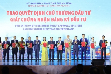 Thanh Hóa trao quyết định chủ trương, giấy chứng nhận đăng ký và ký biên bản ghi nhớ đầu tư 42 dự án