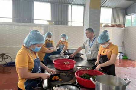 Bộ Giáo dục và Đào tạo siết chặt an toàn bữa ăn học đường sau vụ thịt lợn bệnh tại Hà Nội