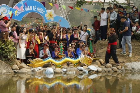 Sôi động Lễ hội Tết té nước tại Điện Biên, lan tỏa bản sắc văn hóa dân tộc