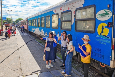 Ngành đường sắt mở bán vé tàu hè 2026, chạy thêm nhiều chuyến và giảm giá sâu