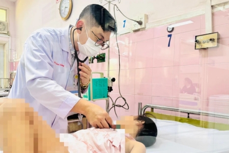 Cập nhật nóng: Số ca nghi ngộ độc tại trường tiểu học ở TP.HCM đã lên 184 trường hợp