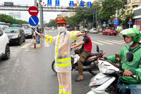 Hà Nội phân luồng giao thông dịp 30/4 – 1/5: Loạt hướng đi “né tắc” tại các cửa ngõ, tài xế cần lưu ý gì?