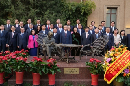 Tổng Bí thư, Chủ tịch nước Tô Lâm gặp gỡ cộng đồng người Việt Nam tại Trung Quốc