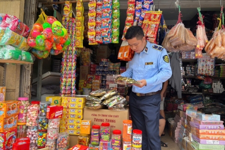Hà Nội: Xử phạt nhiều cơ sở kinh doanh thực phẩm vi phạm trong đợt cao điểm