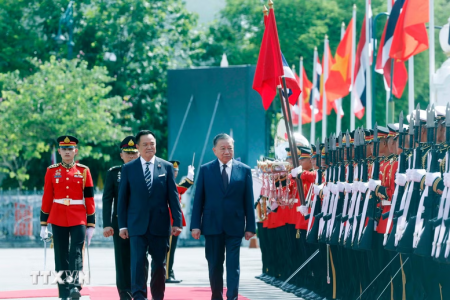Lễ đón trọng thể Tổng Bí thư, Chủ tịch nước và Phu nhân thăm chính thức Vương quốc Thái Lan