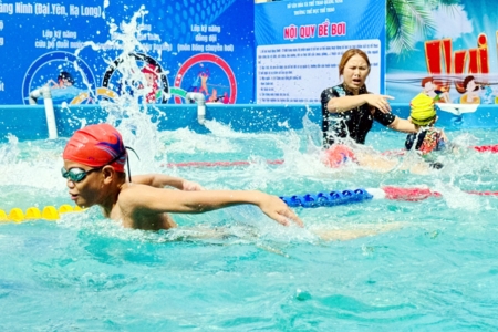 Quảng Ninh: Mở lớp tập huấn bơi an toàn, cứu đuối ở 12 địa phương trên địa bàn tỉnh