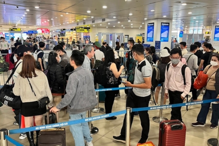 Sân bay Tân Sơn Nhất khai thác tới 720 chuyến bay mỗi ngày dịp cao điểm hè 2026