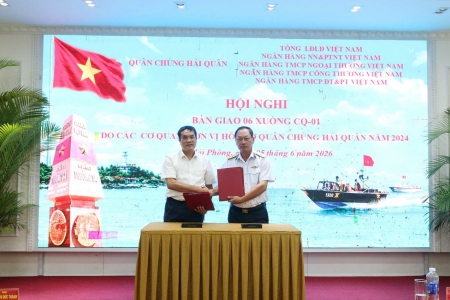 Agribank trao tặng xuồng CQ-01, đồng hành Quân chủng Hải quân bảo vệ chủ quyền biển đảo của Tổ quốc