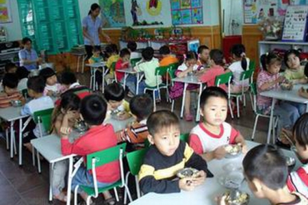 Hà Nội dự kiến hỗ trợ tiền ăn trưa cho trẻ mầm non có hoàn cảnh đặc biệt