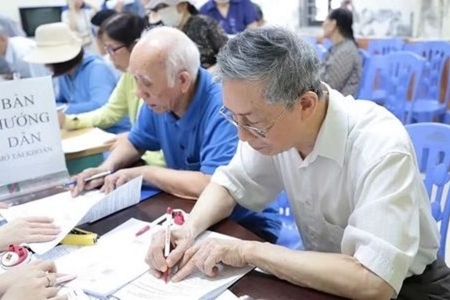 Hà Nội nâng mức quà tặng Tết Nguyên đán lên 500.000 đồng cho người hưởng lương hưu và trợ cấp