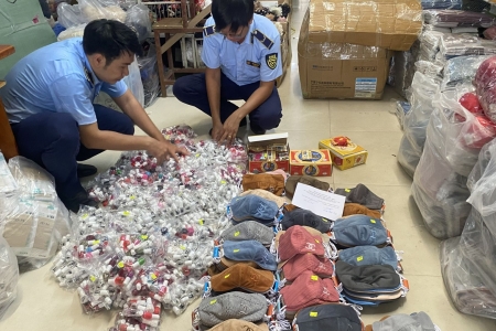 Gia Lai: Tạm giữ hàng nghìn sản phẩm mỹ phẩm, khẩu trang giả mạo nhãn hiệu và không rõ nguồn gốc