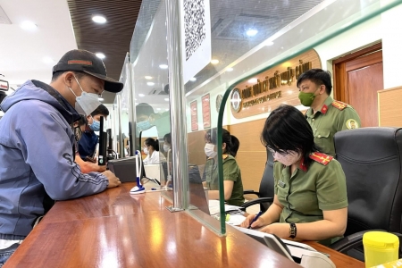 Bị tạm hoãn xuất cảnh nếu bỏ địa chỉ kinh doanh và nợ thuế quá hạn 120 ngày