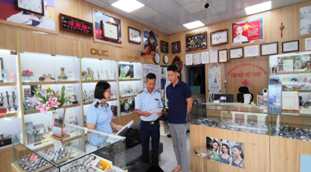Bắc Ninh: Đồng loạt xử lý 23 cơ sở kinh doanh, thu giữ hơn 1.700 kính mắt giả mạo nhãn hiệu