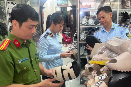 Hưng Yên: Tạm giữ hàng hóa có dấu hiệu giả mạo nhãn hiệu Hermes tại xã Vạn Xuân